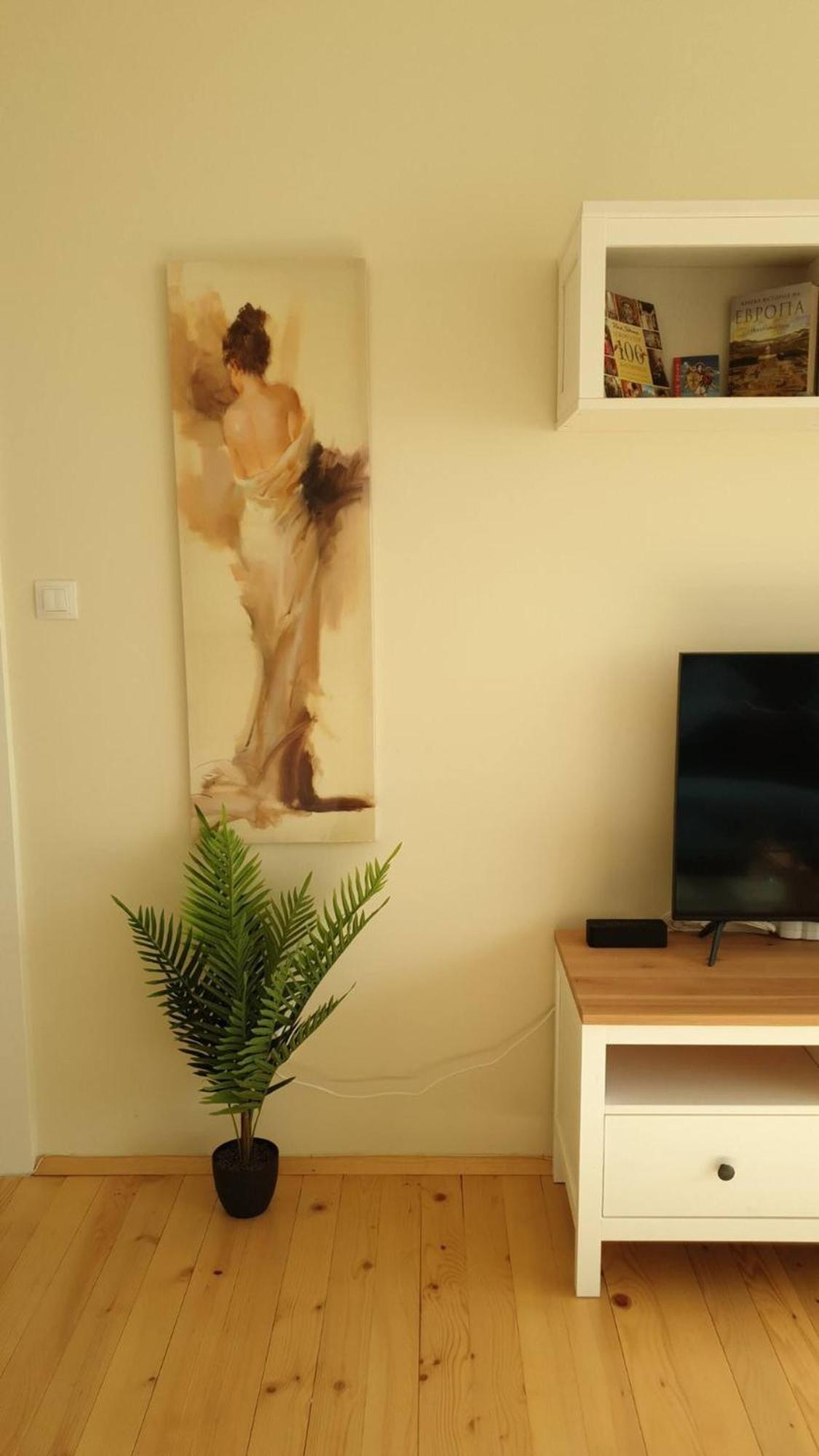 Sunny And Charming Domain For Your In Apartment *